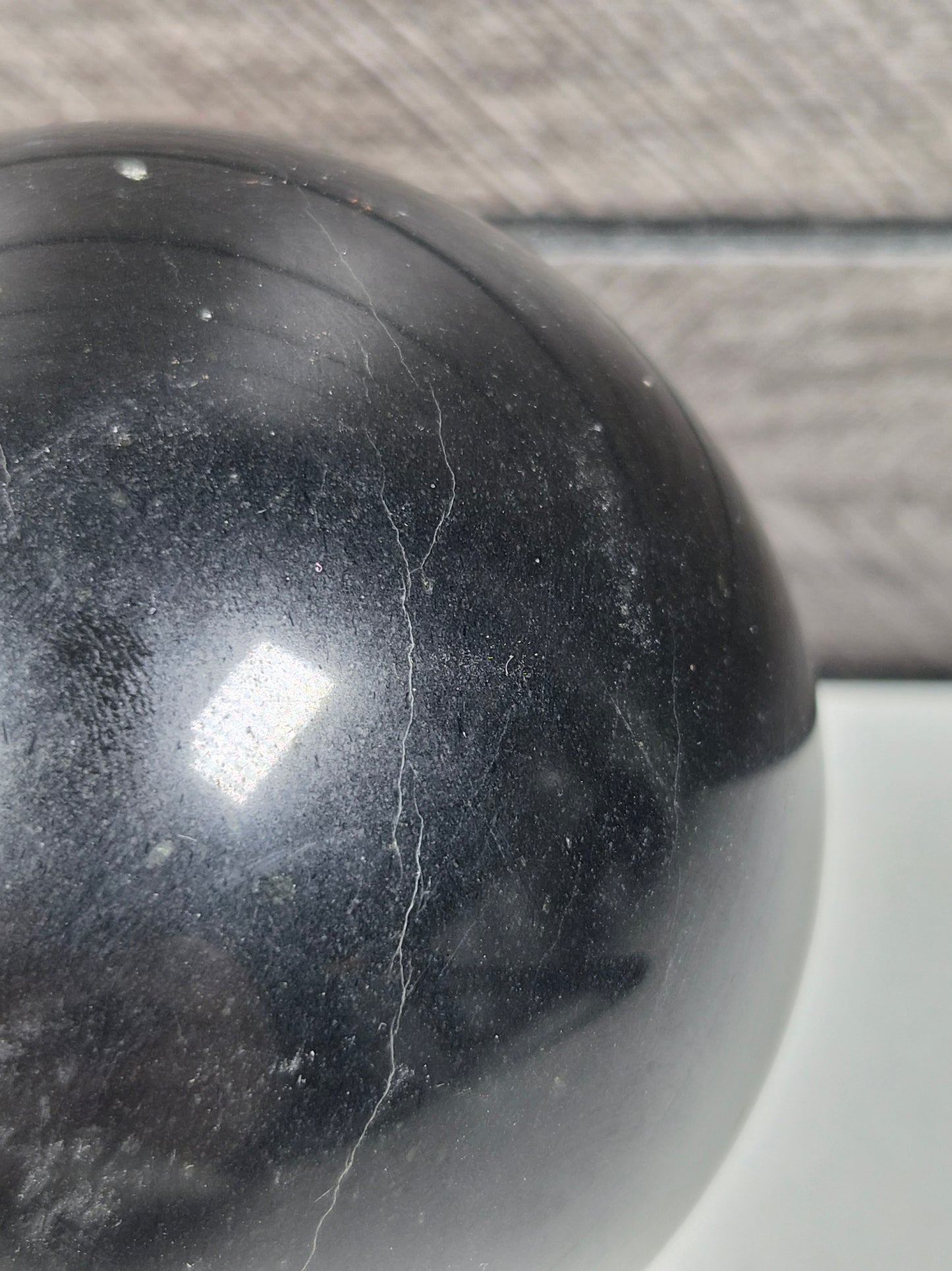 Zwarte Toermalijn bol 614 gram