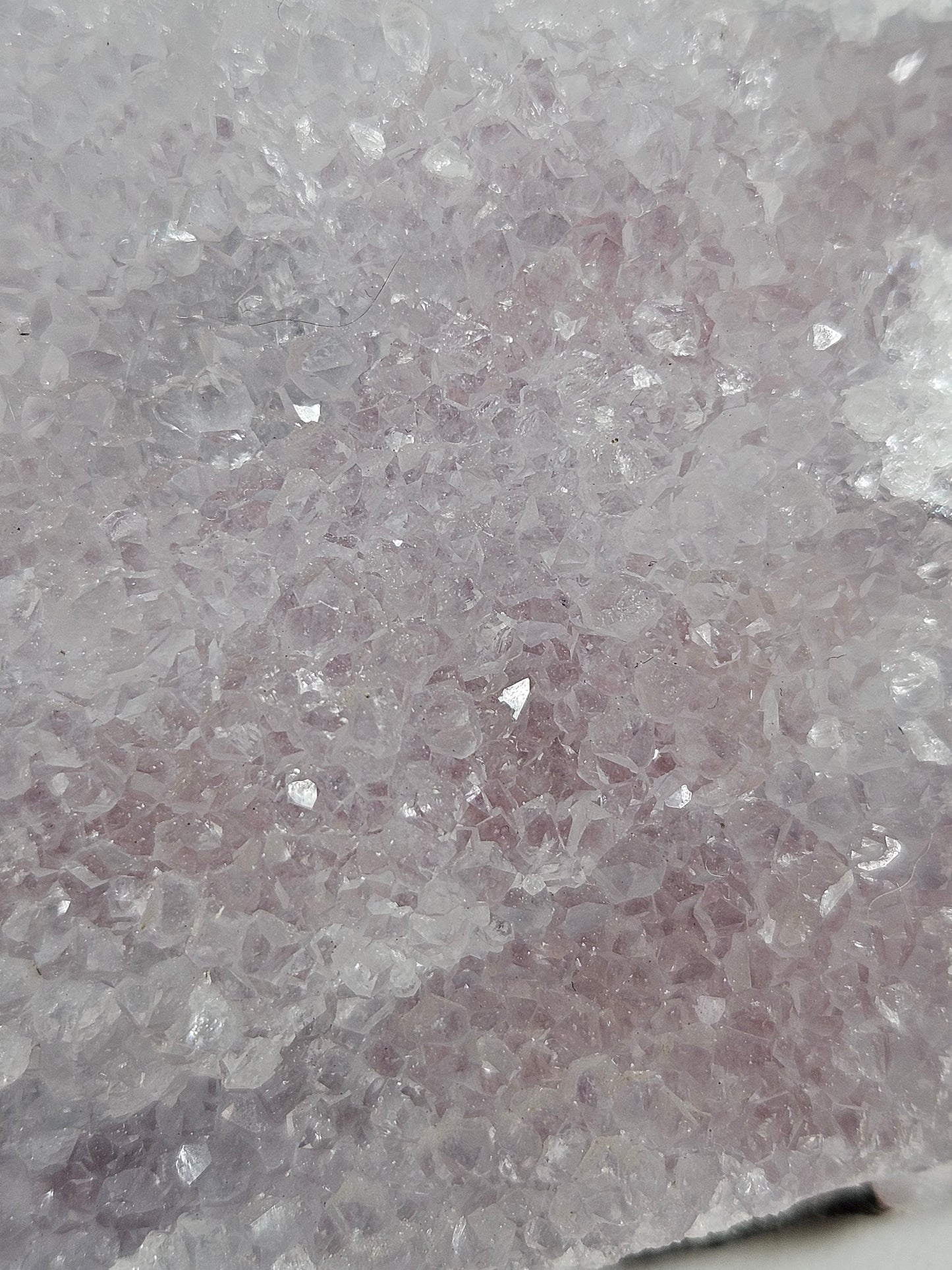 Roze chalcedoon op standvlak 428 gram