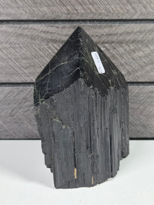 Zwarte toermalijn toren 490 gram