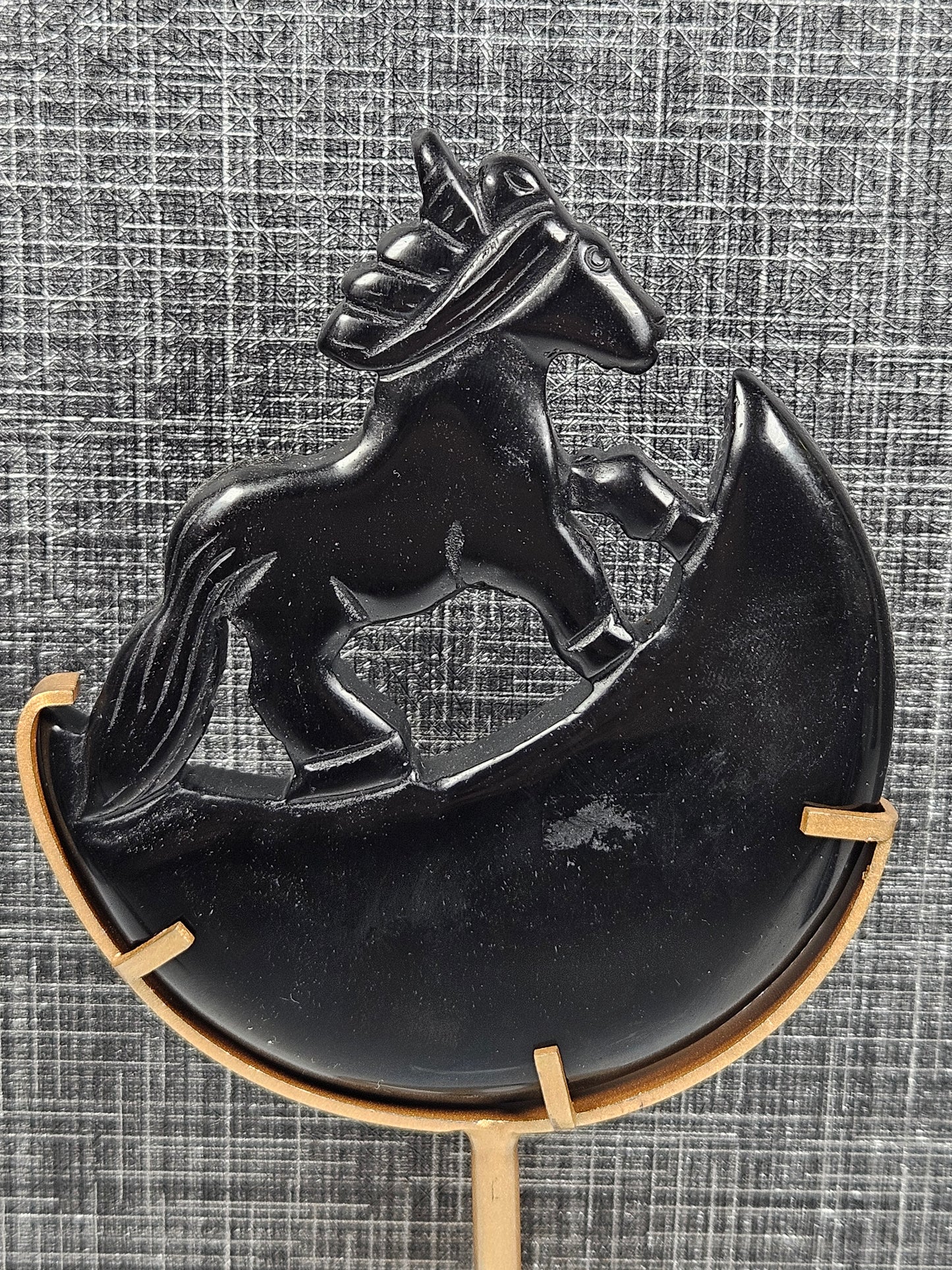 Obsidiaan eenhoorn op standaard