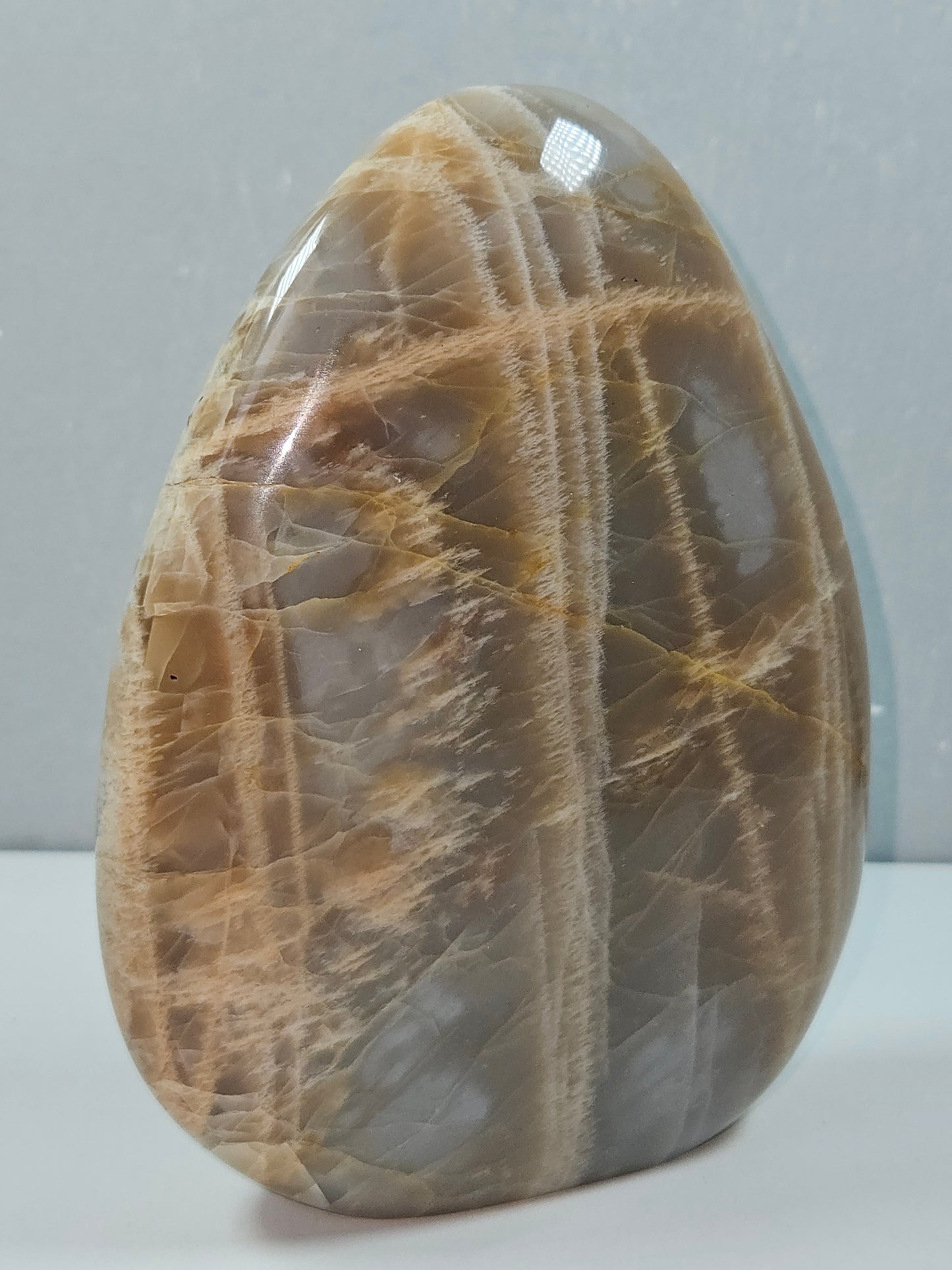 Perzik maansteen sculptuur 758 gram
