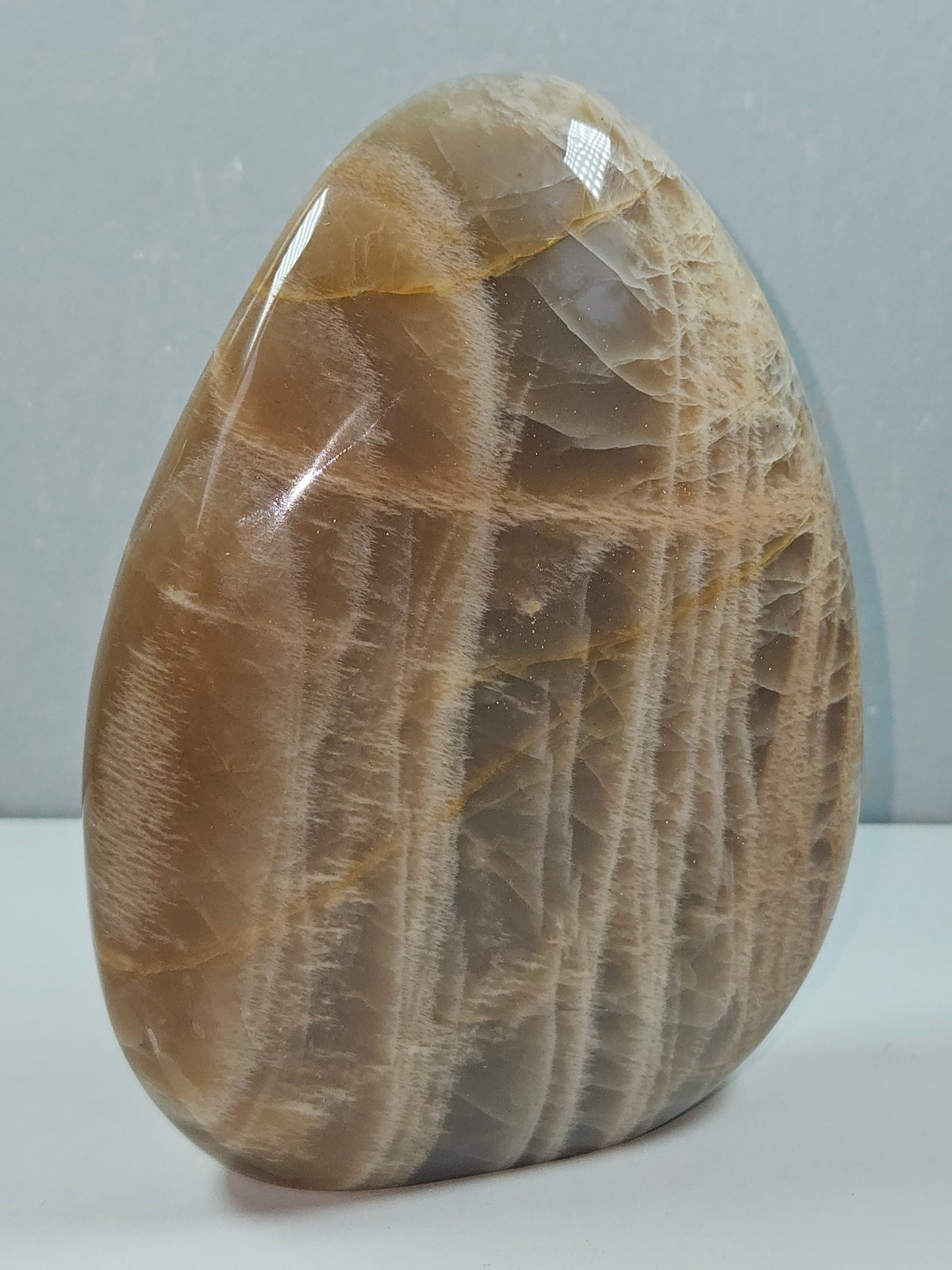 Perzik maansteen sculptuur 758 gram