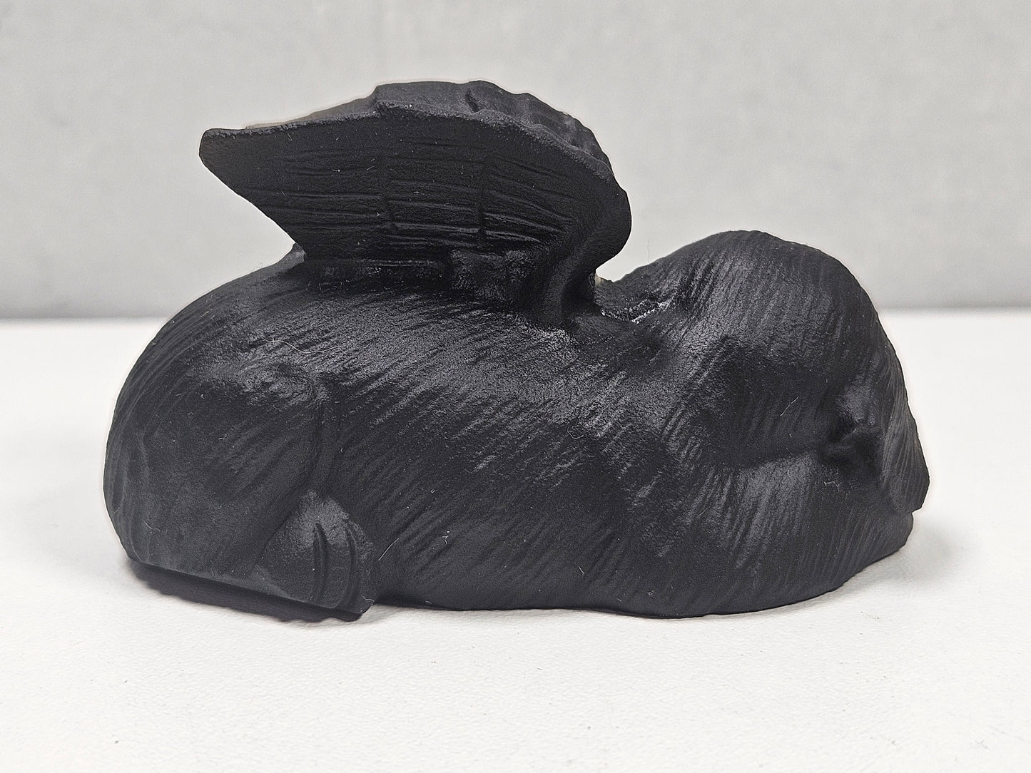Zwarte obsidiaan gedenkhond