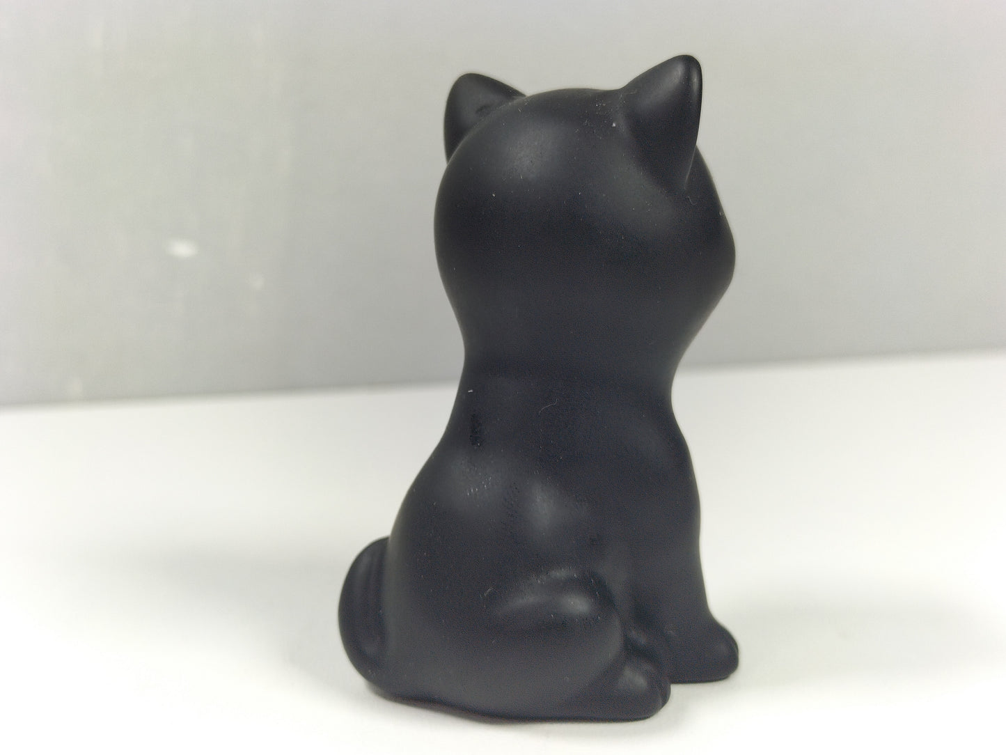 Obsidiaan Shiba Inu