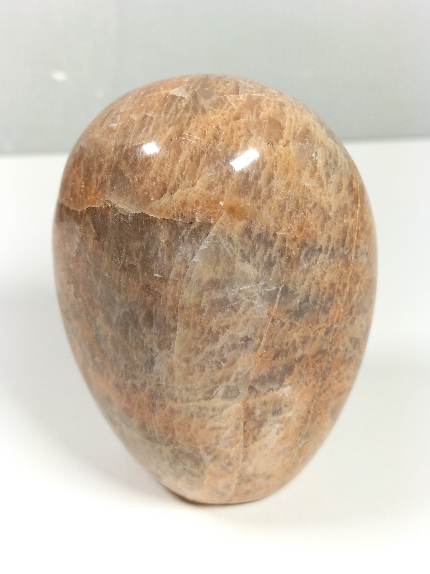 Perzik maansteen sculptuur 306 gram
