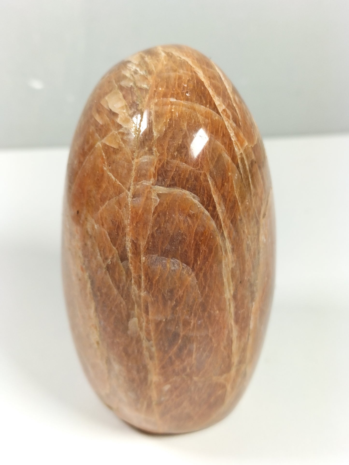 Perzik maansteen sculptuur 354 gram