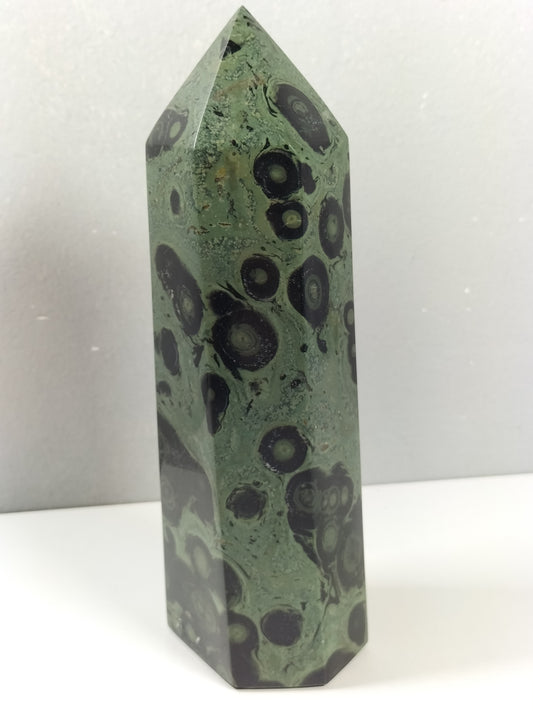 Kambaba Jaspis toren 825 gram