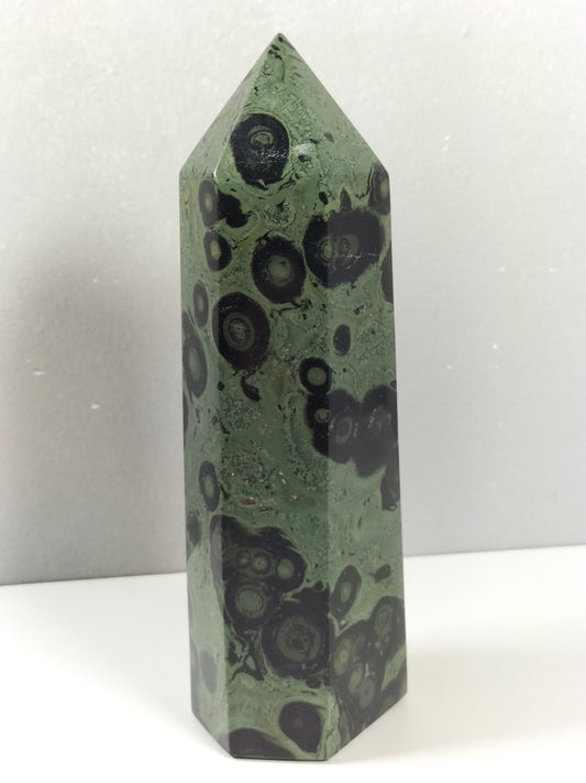 Kambaba Jaspis toren 825 gram