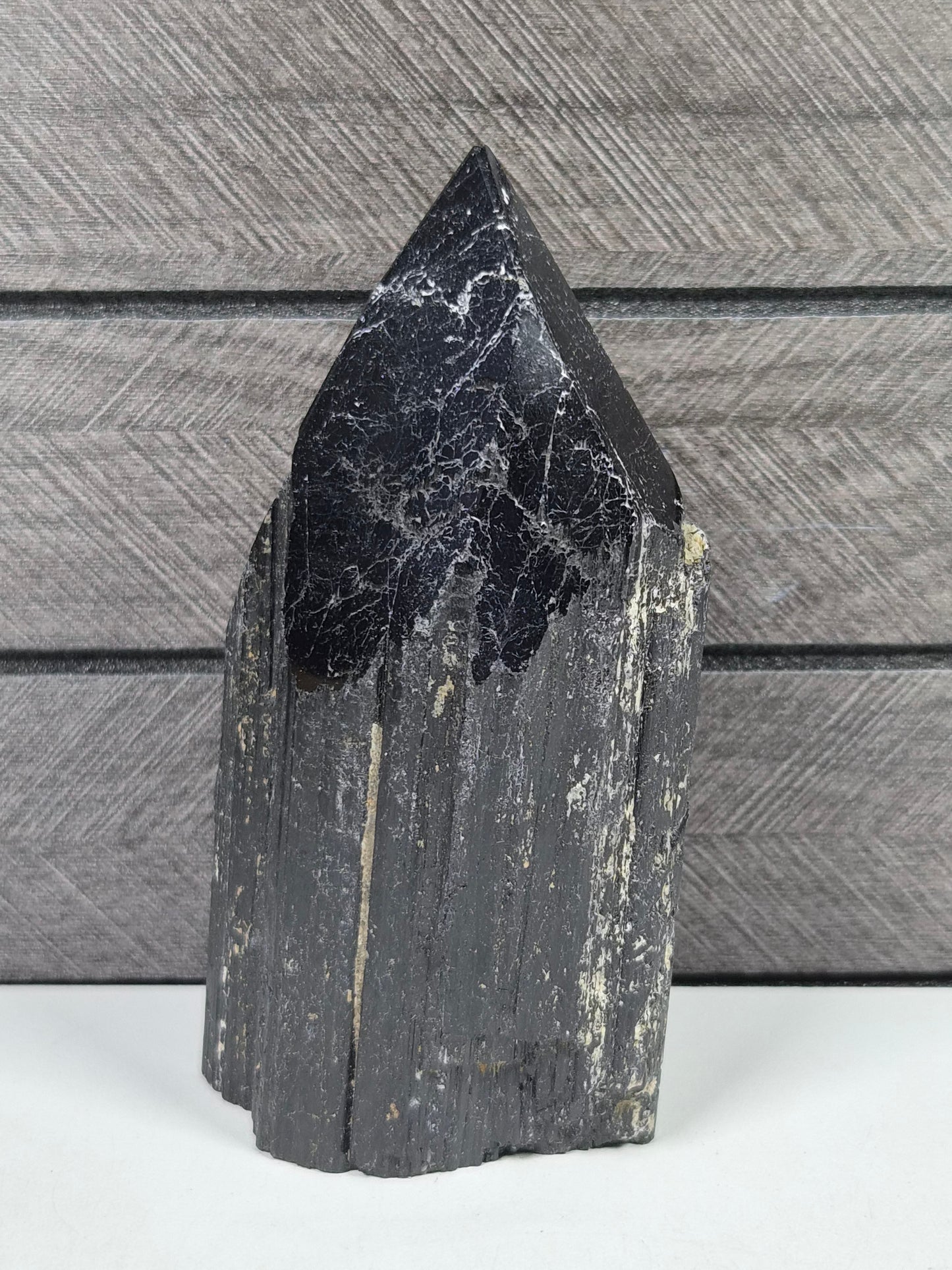 Zwarte Toermalijn toren 328 gram