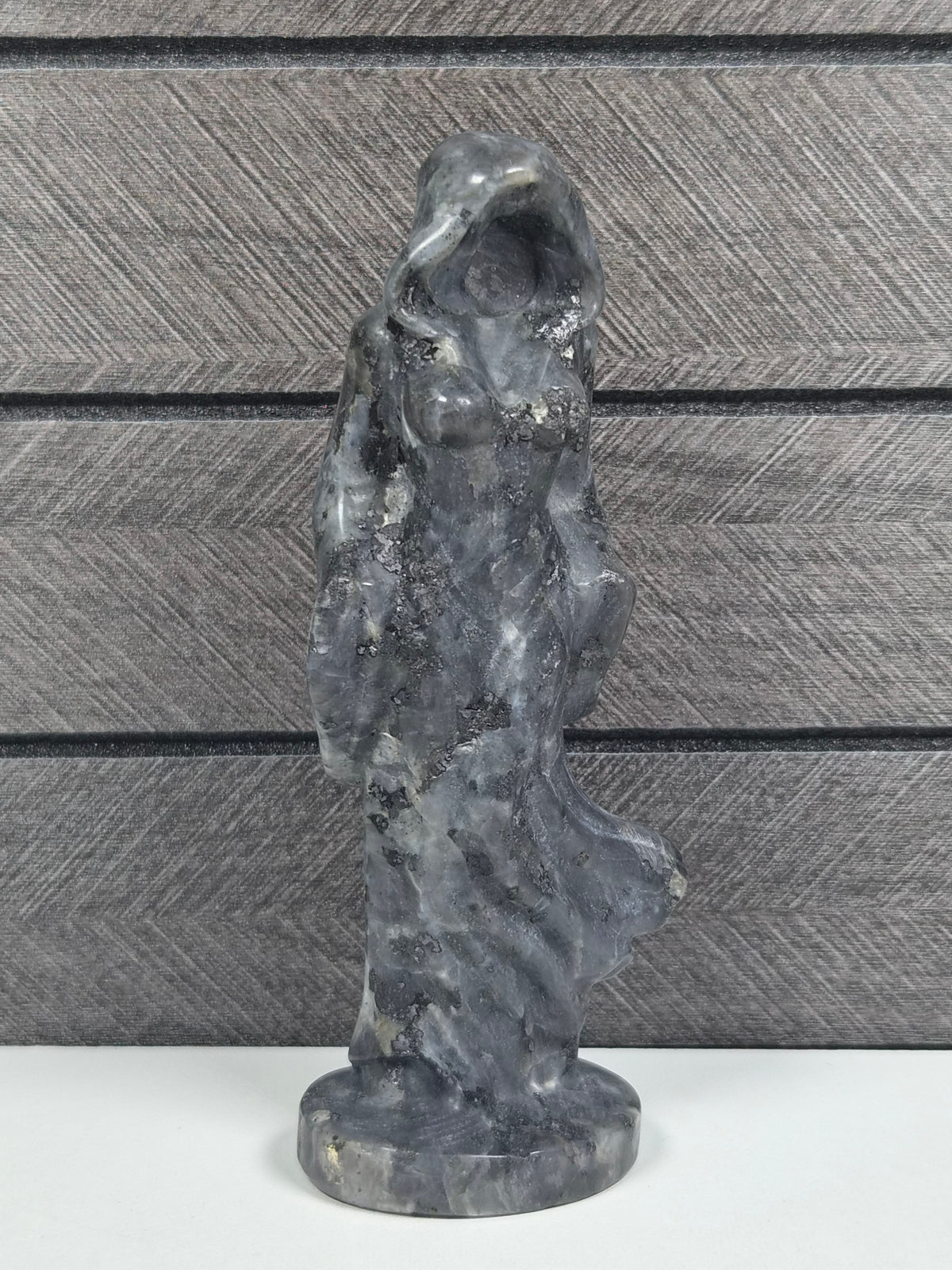 Larvikiet Ghost Lady
