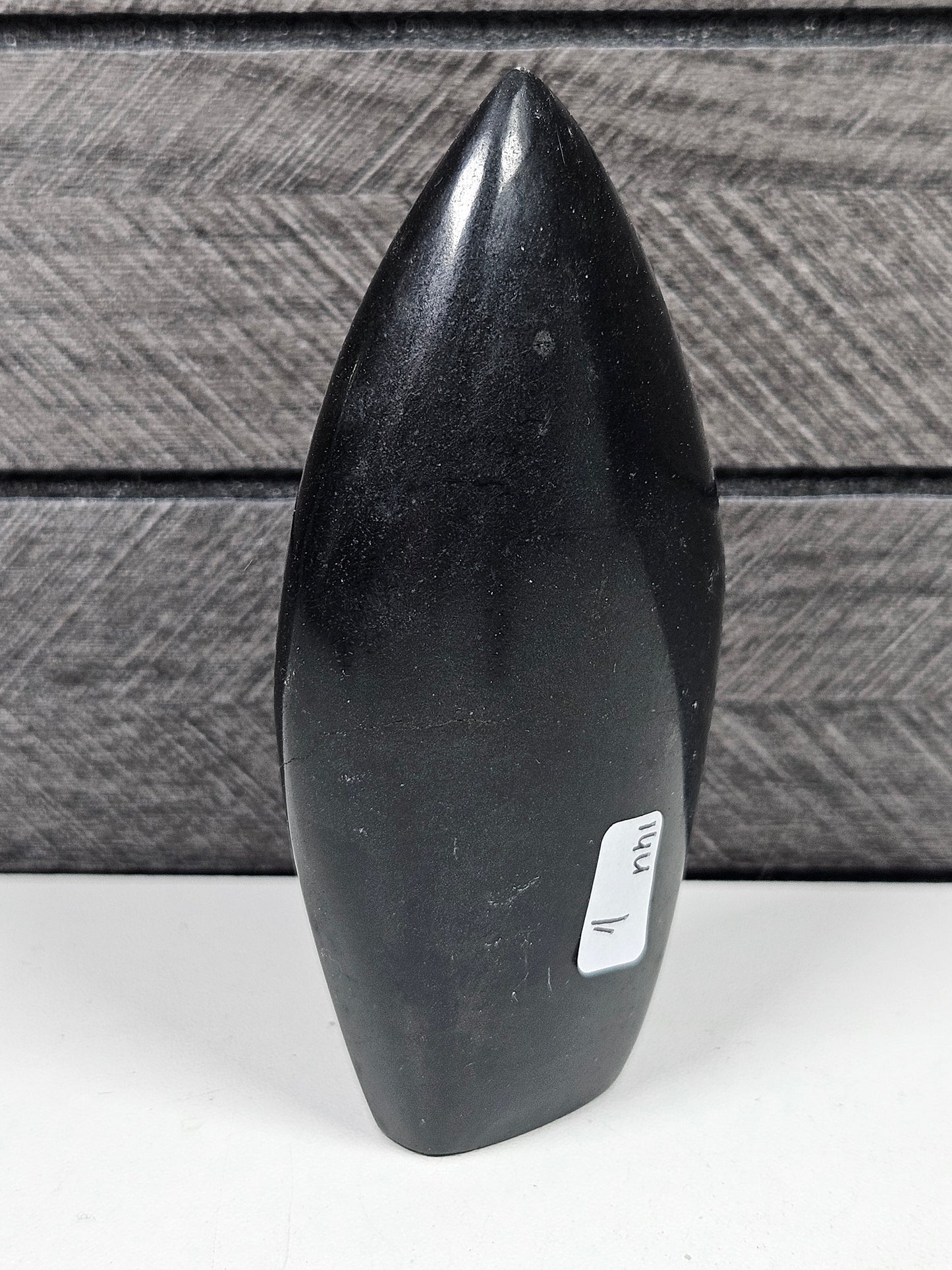 Schwarzer Turmalin Skulptur 144 Gramm