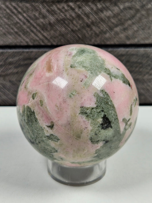 Roze Opaal/Groene Toermalijn bol 356 gram