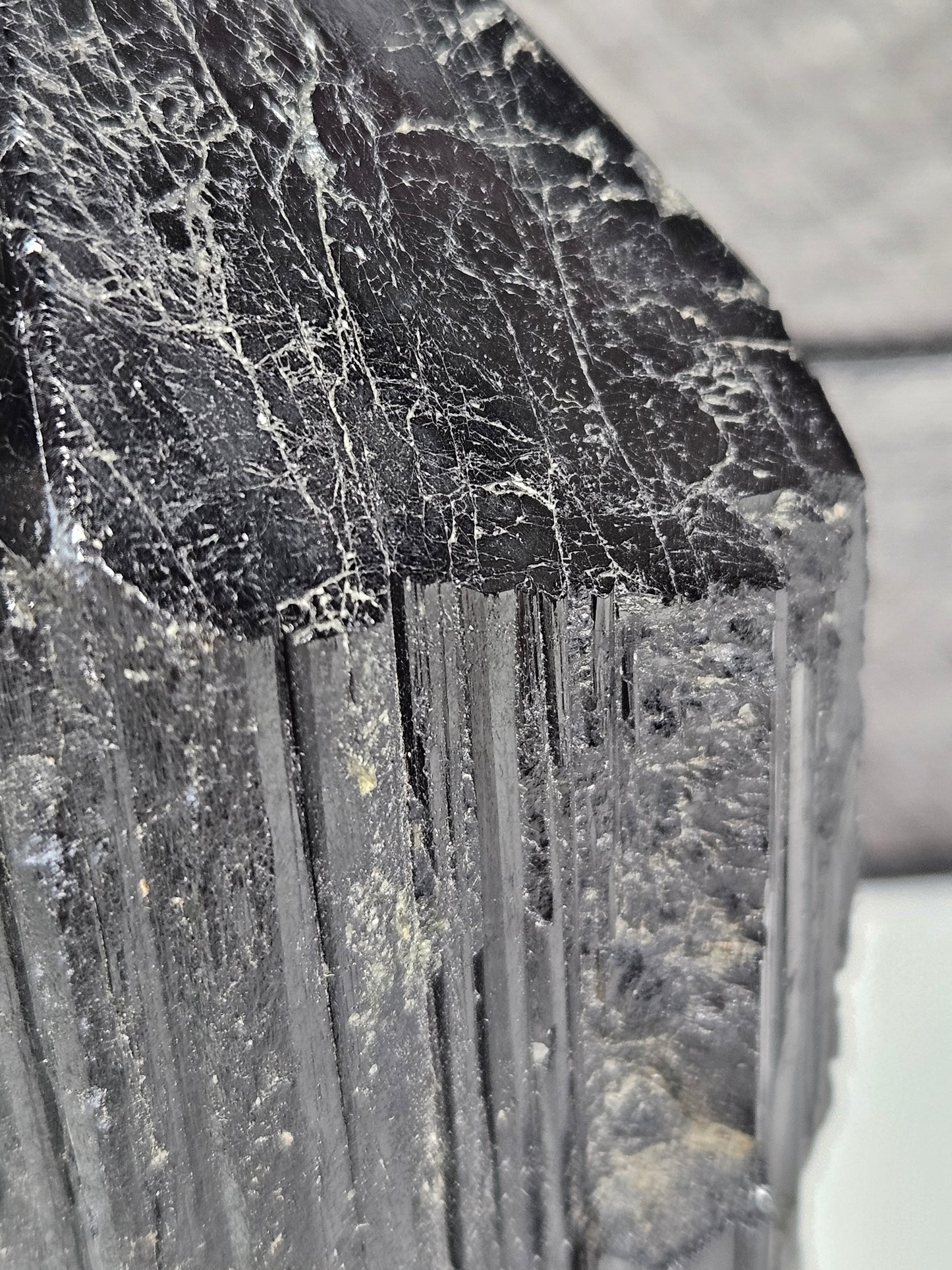 Zwarte toermalijn toren 598 gram