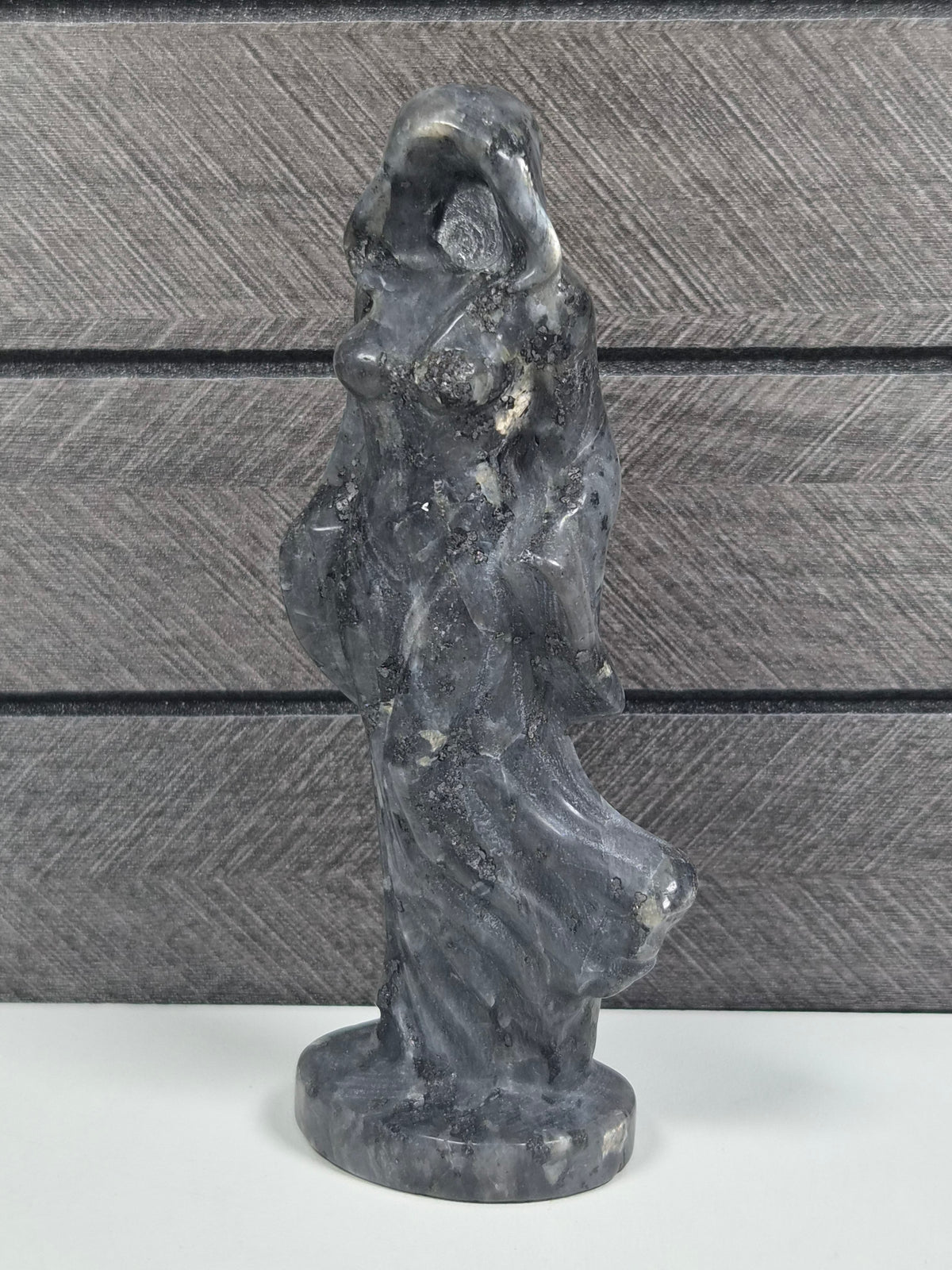 Larvikiet Ghost Lady