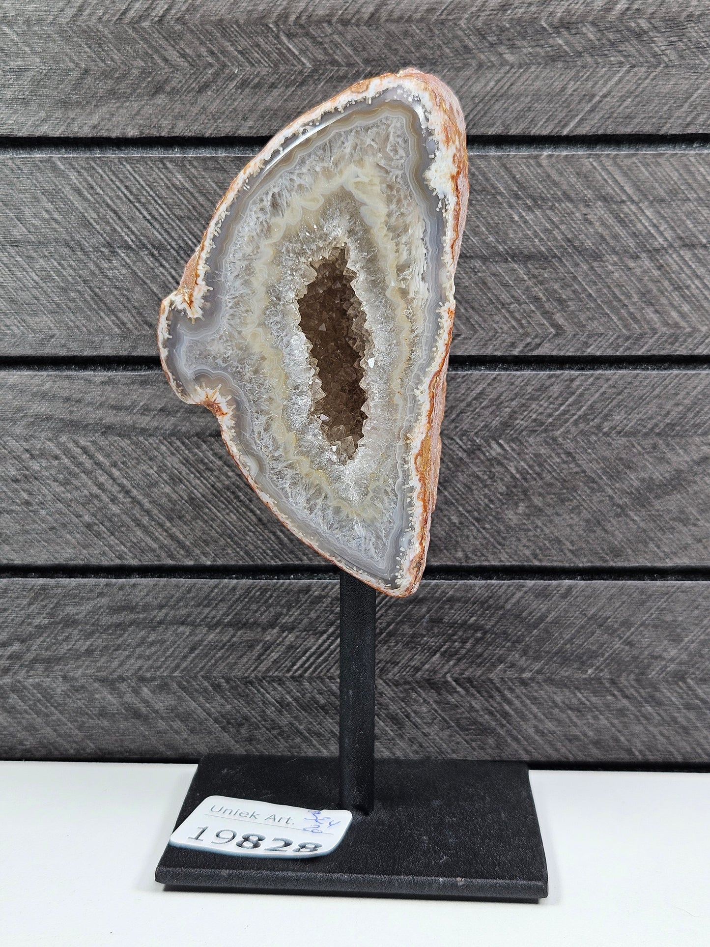 Agaat druzy op standaard 324 gram