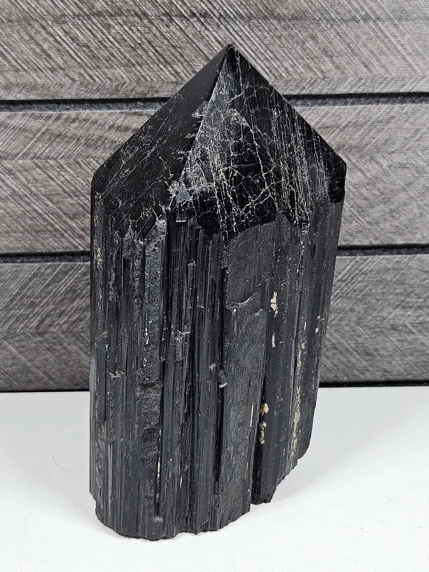 Zwarte toermalijn toren 598 gram