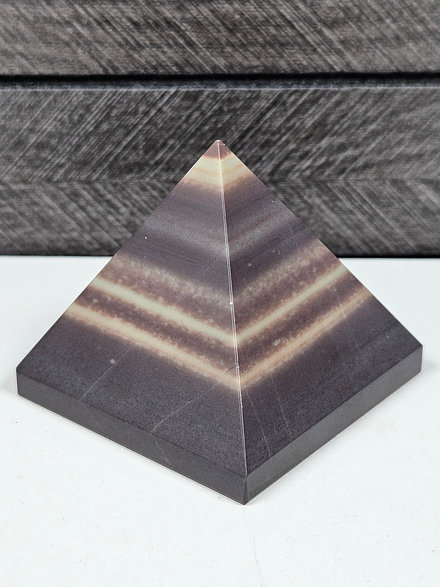 Purple Robe Jade Piramide 174 gram