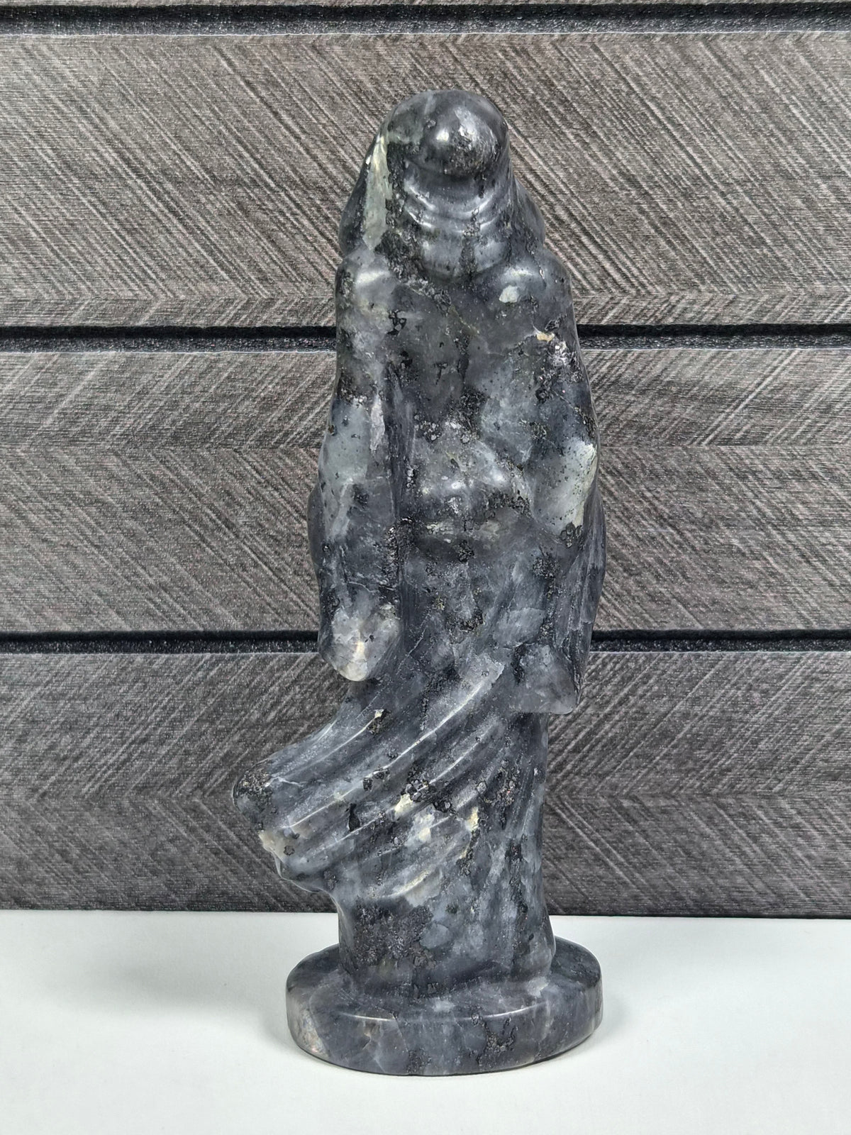Larvikiet Ghost Lady
