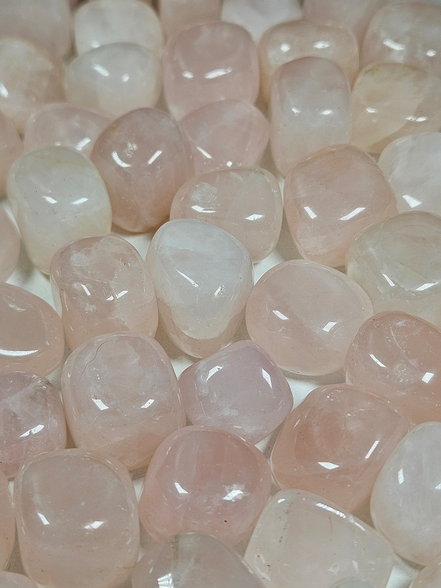 Rozenkwarts trommelsteen