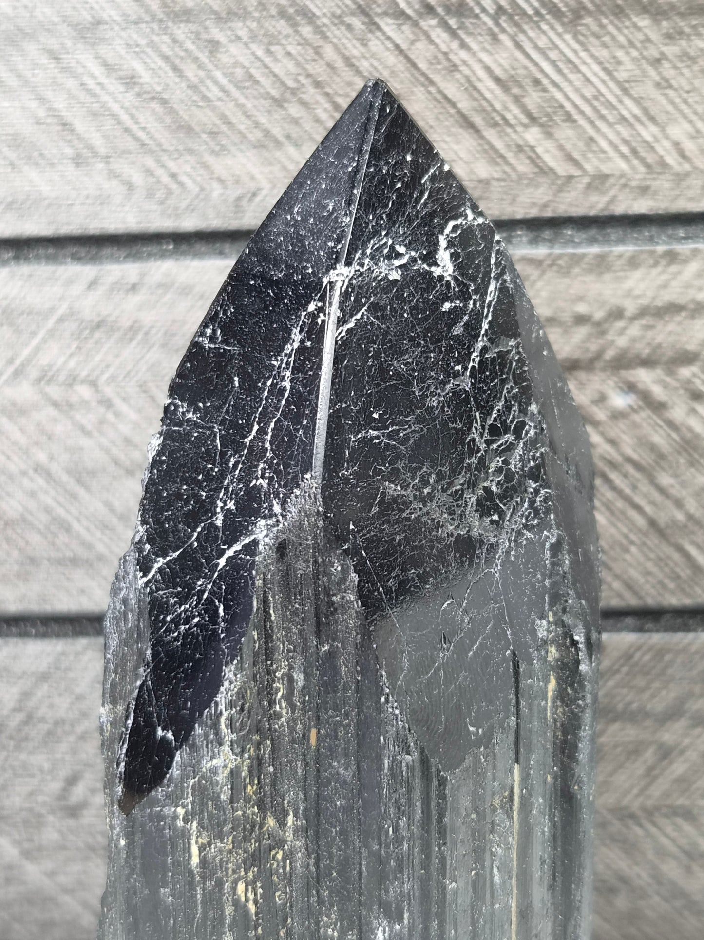 Zwarte Toermalijn toren 328 gram