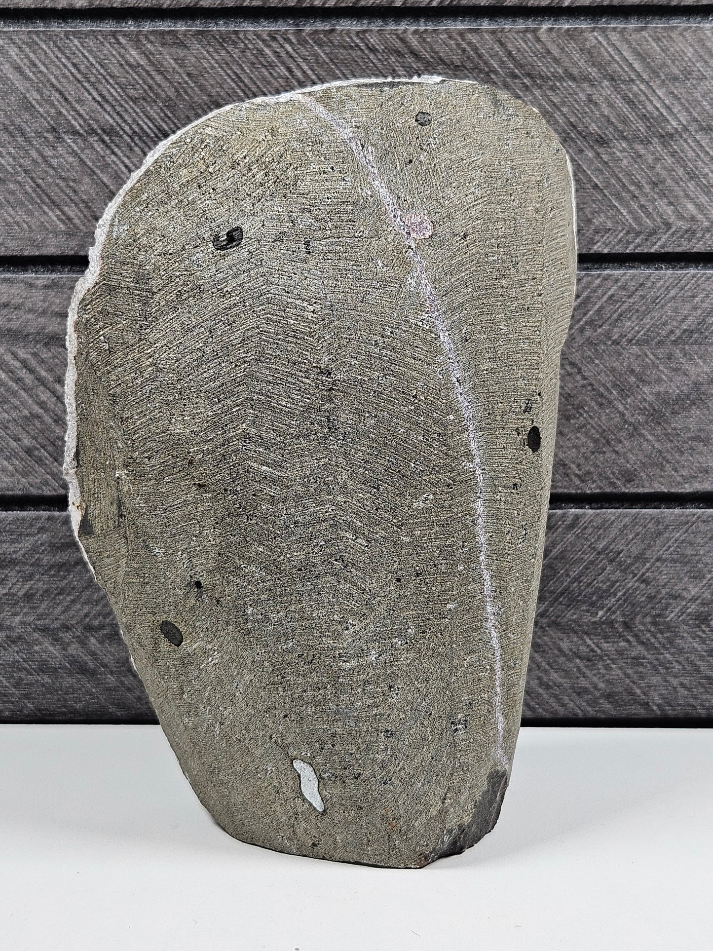 Roze chalcedoon op standvlak  592 gram