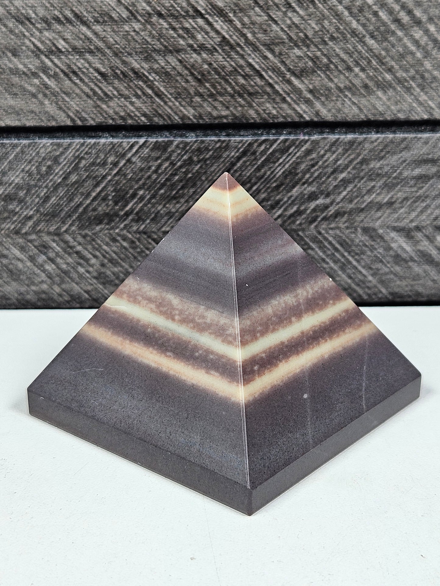 Purple Robe Jade Piramide 174 gram