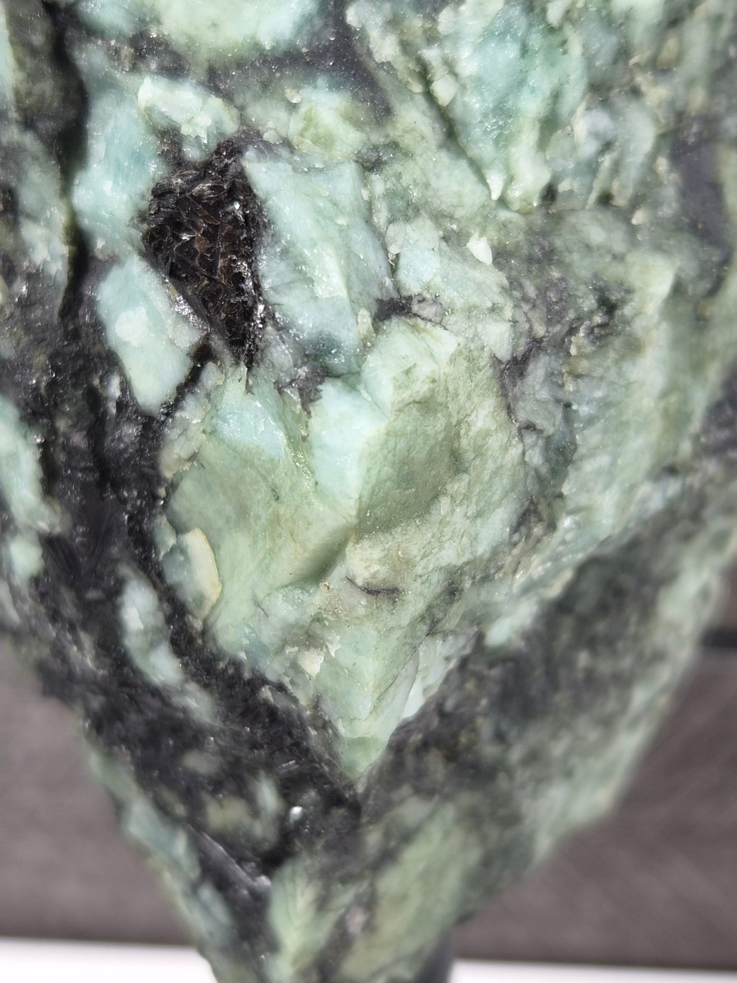 Emerald Ruw op standaard 504 gram