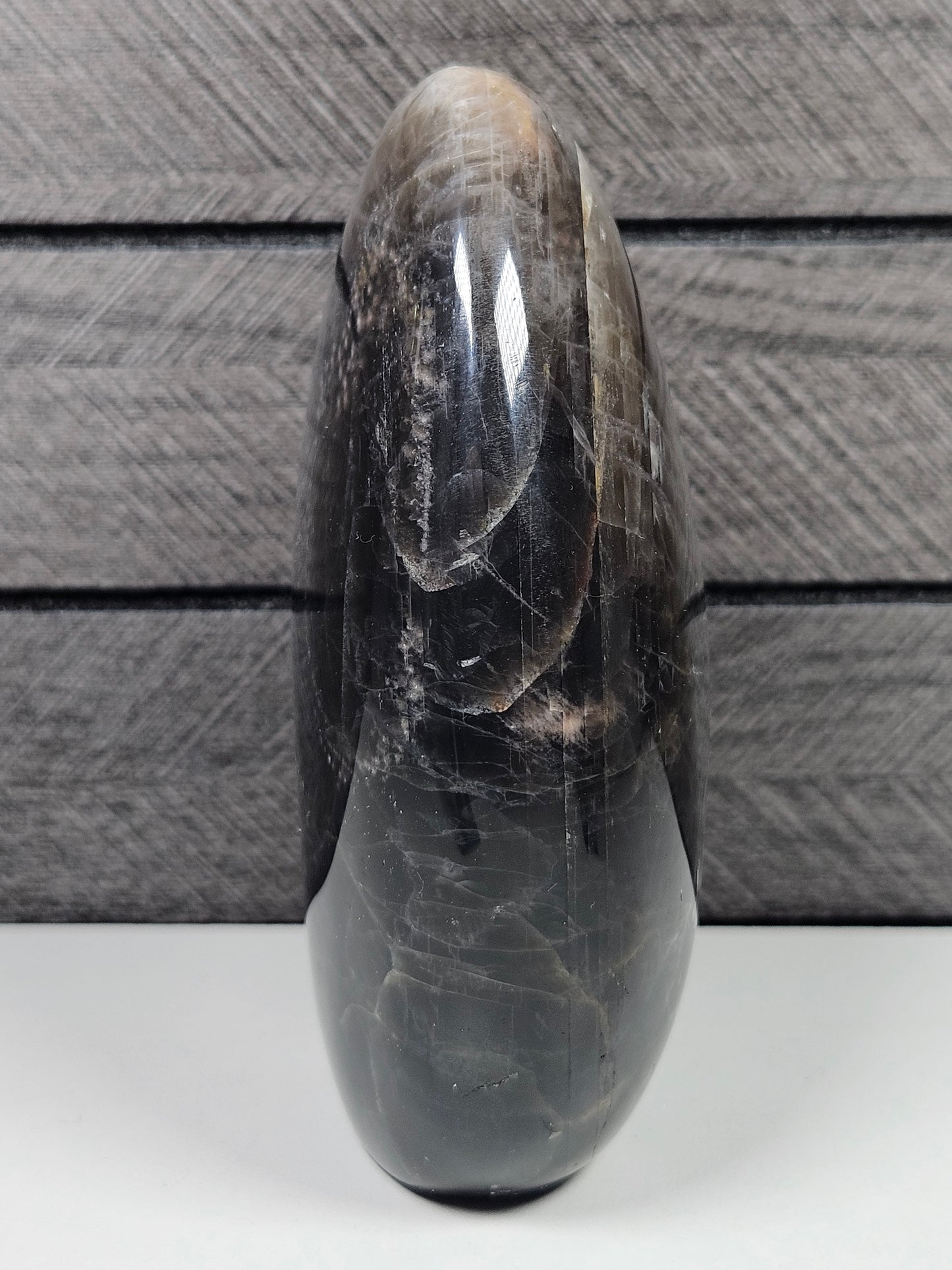 Schwarze Mondstein Skulptur 514 Gramm