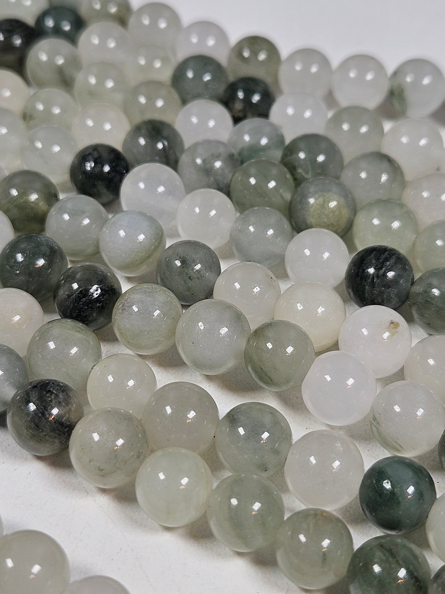 Kiwijade Perlenstrang 8mm