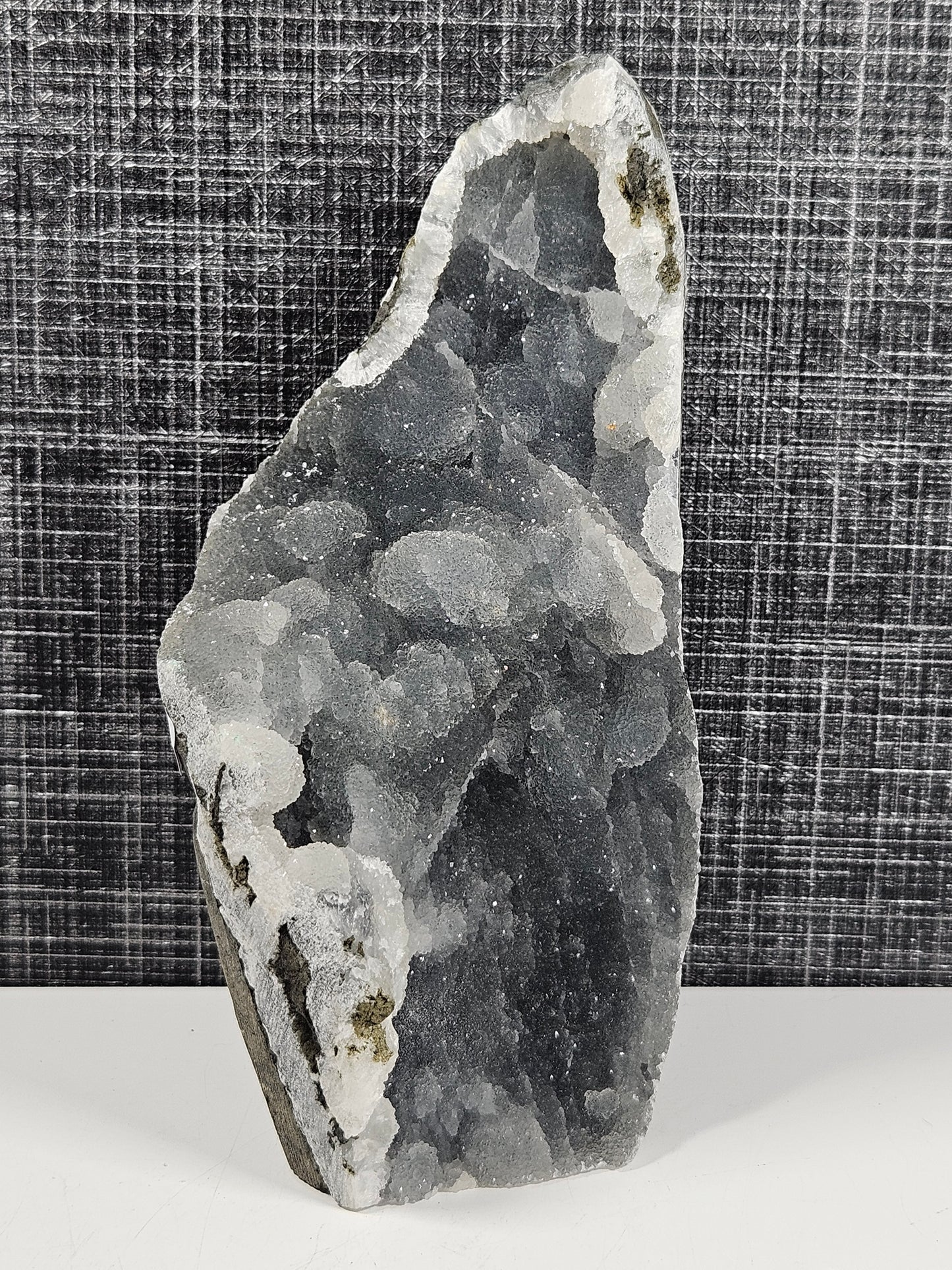 Chalcedoon op standvlak 738 gram