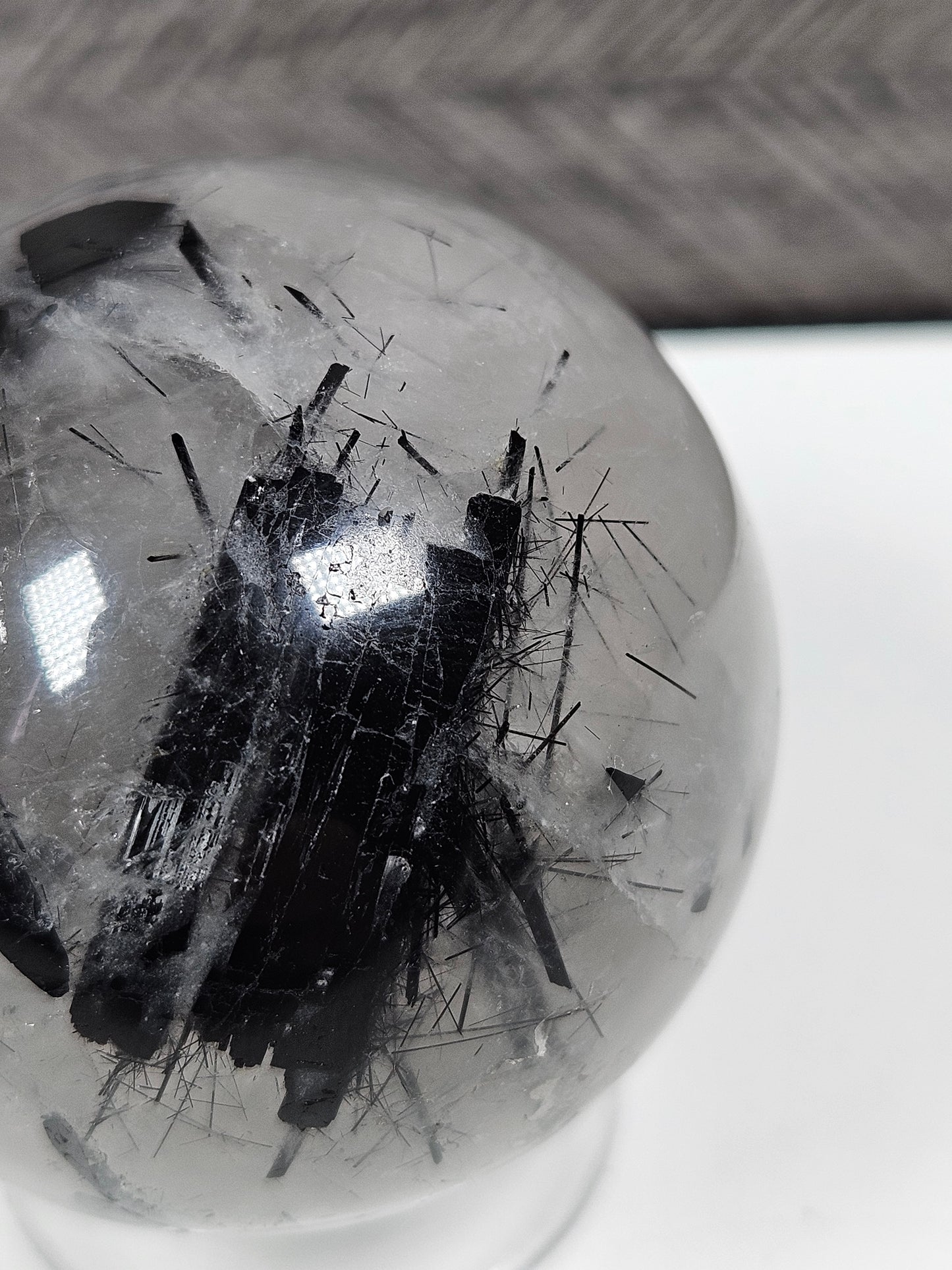 Zwarte toermalijn/kwarts bol 136 gram