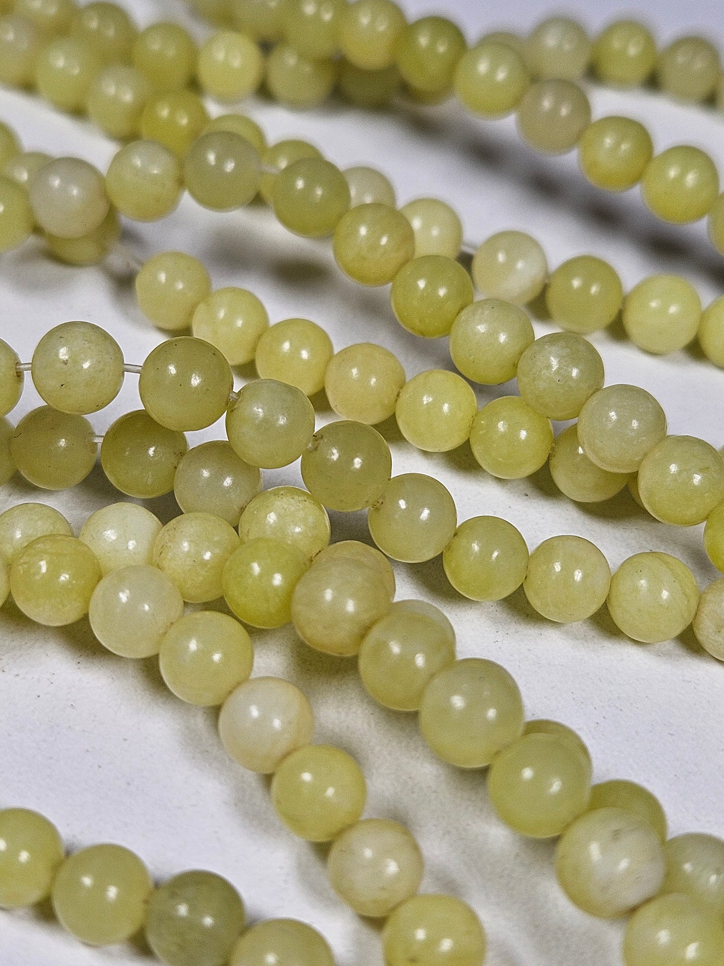 Limoengroene Jade kralenstreng 6mm