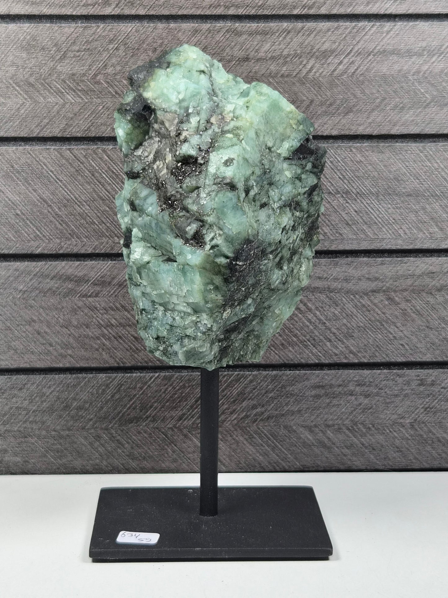 Emerald Ruw op standaard 634 gram