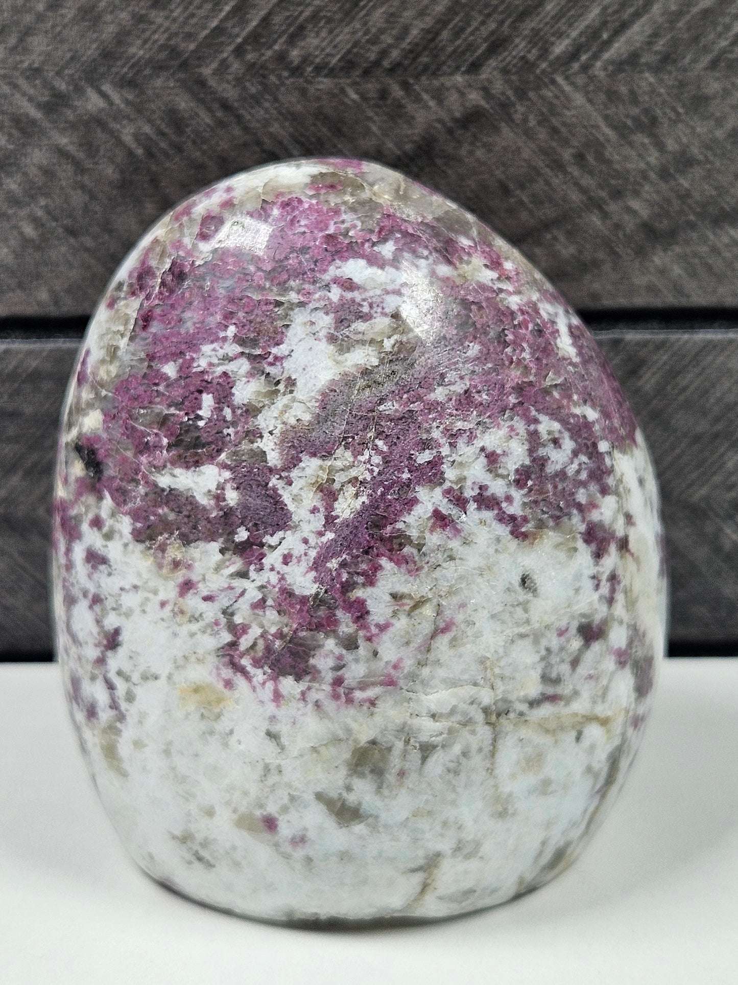Roze toermalijn in kwarts sculptuur 314 gram