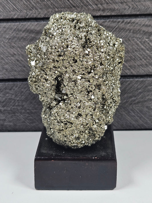 Pyriet met kwarts op houten basis 576 gram