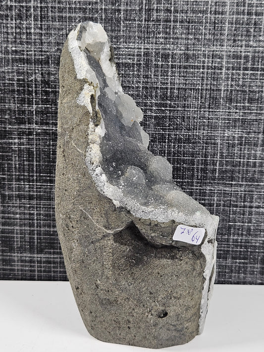 Chalcedoon op standvlak 738 gram