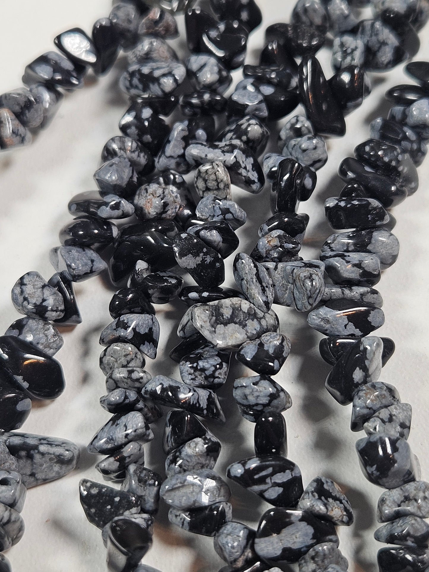 Schneeflocken-Obsidian Perlenkette, gespalten (extralang) 6mm