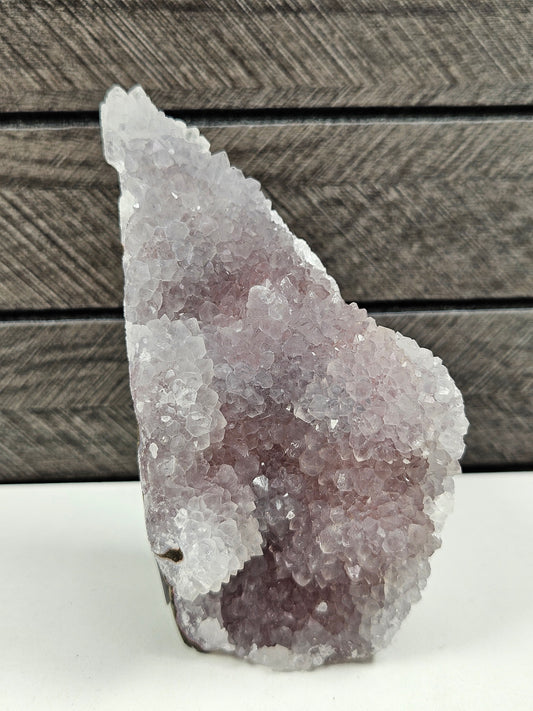 Roze chalcedoon op standvlak 256 gram