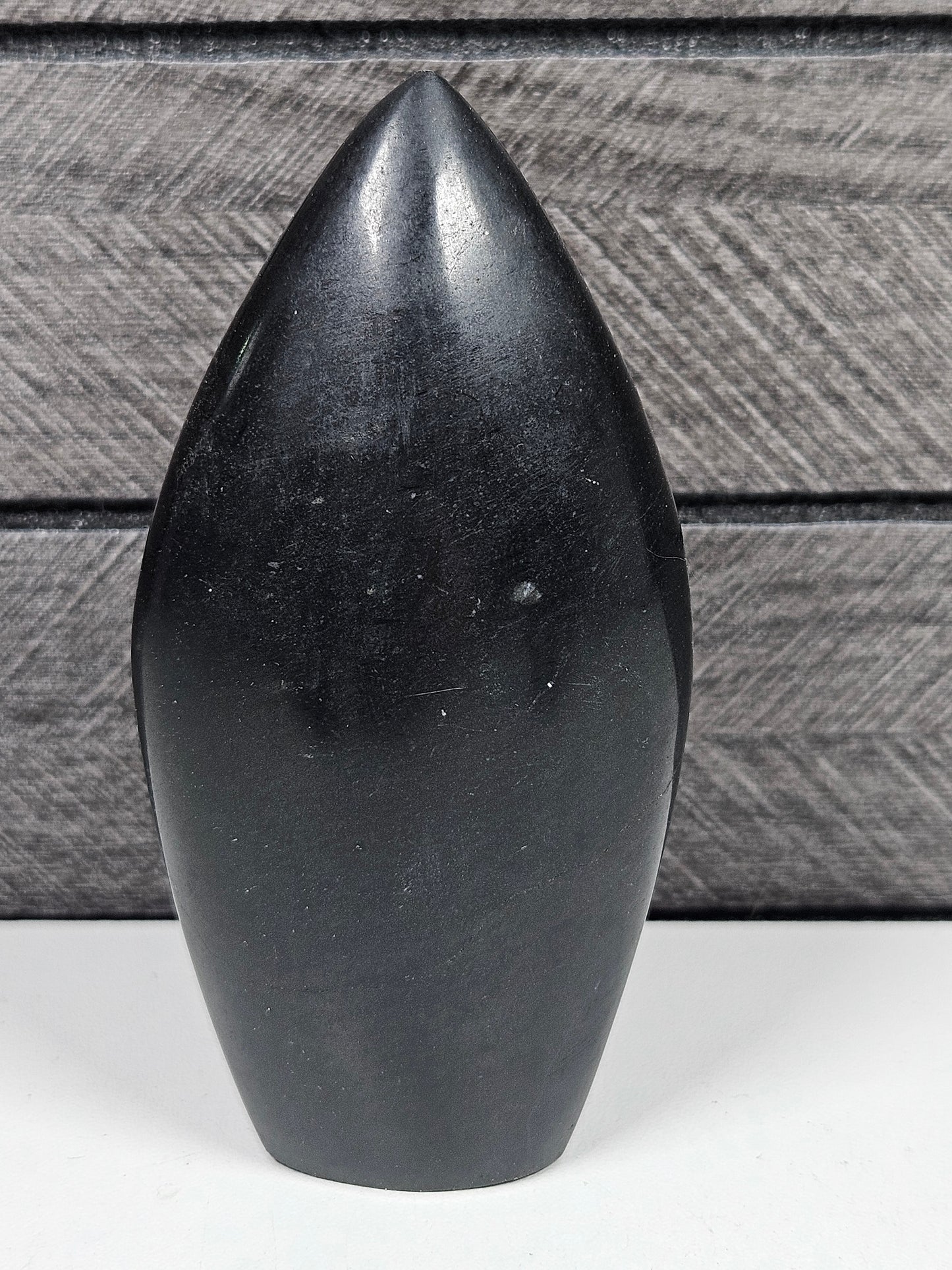 Schwarzer Turmalin Skulptur 144 Gramm