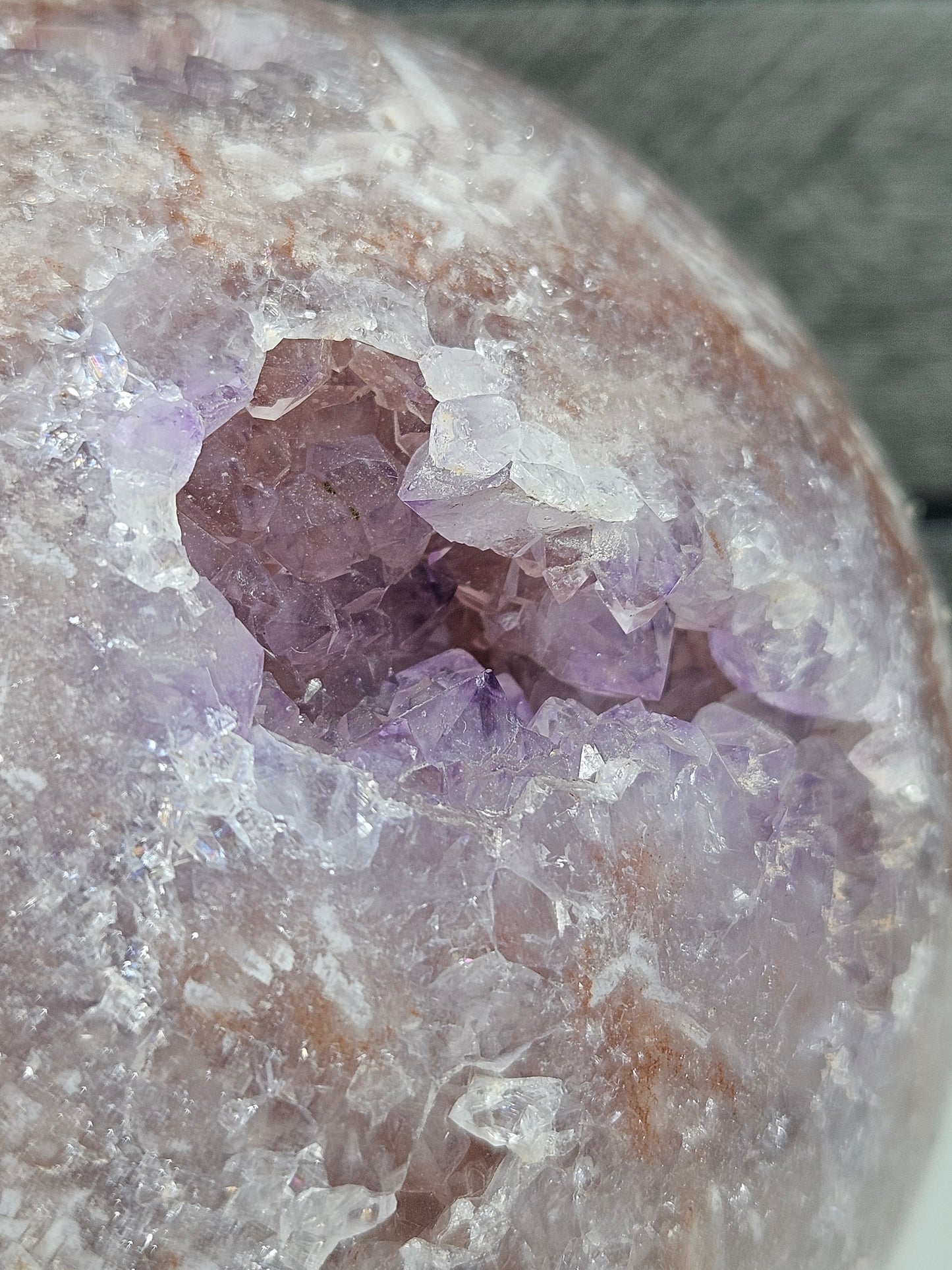 Roze amethist bol 1210 gram