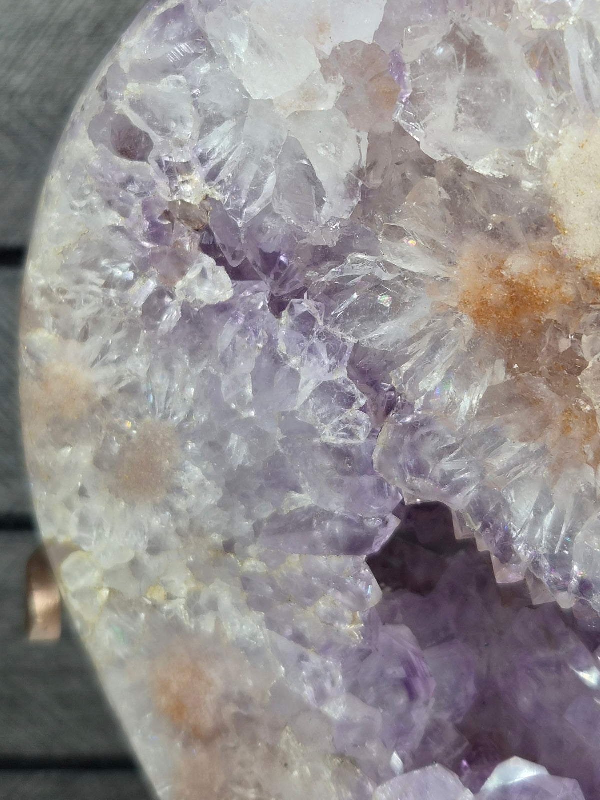 Roze Amethist op Standaard 710 gram