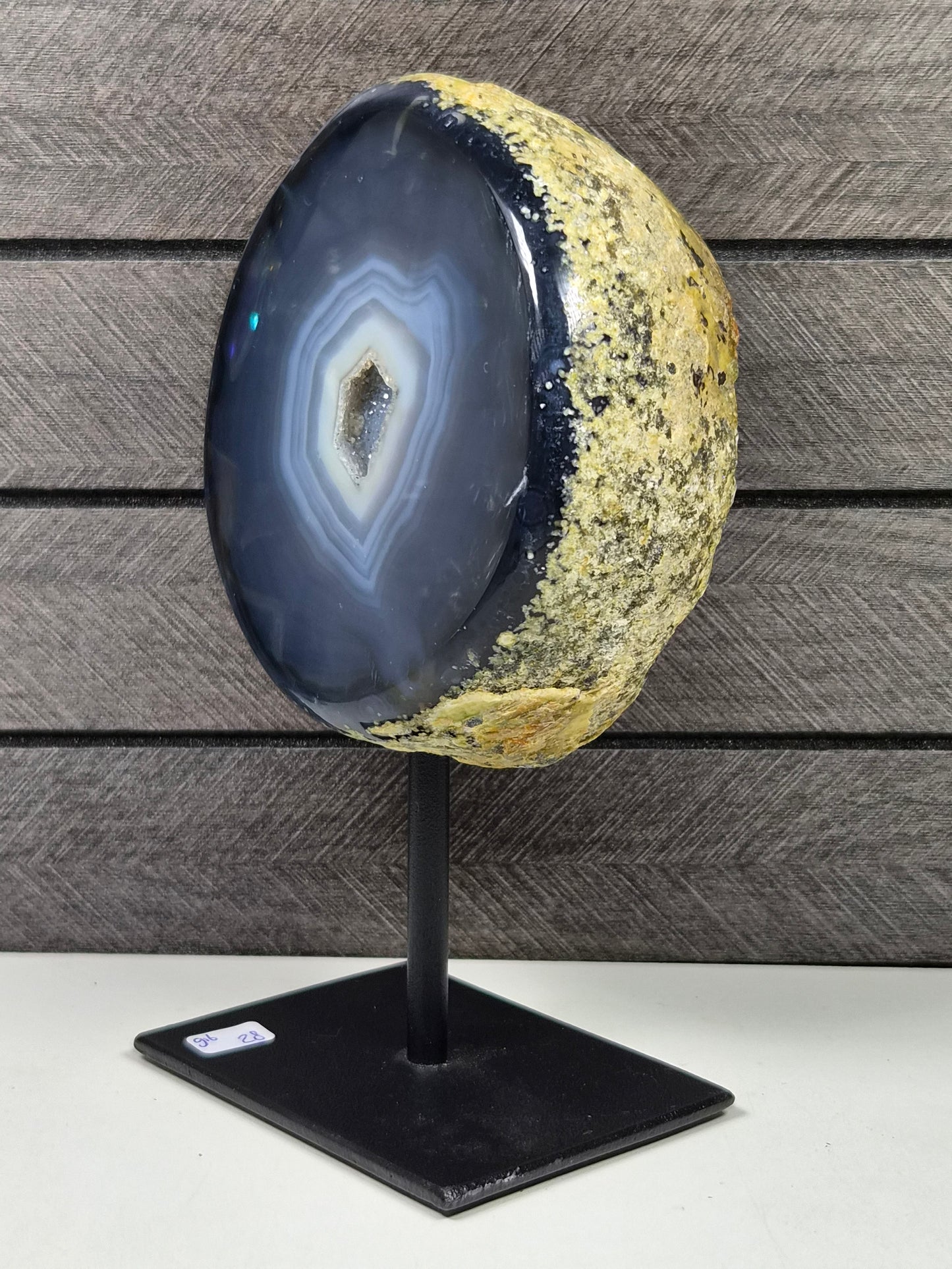 Agaat Geode op standaard 916 gram