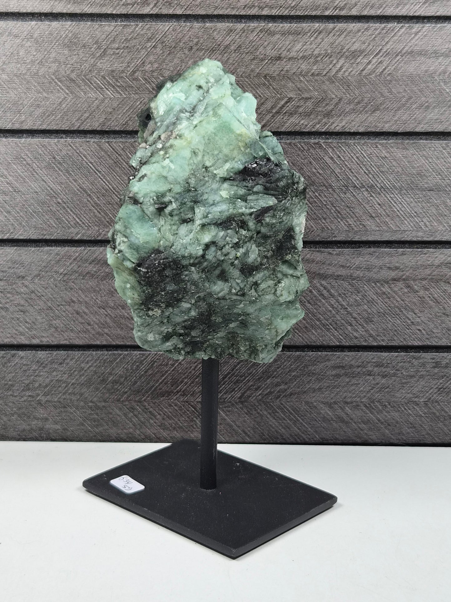 Emerald Ruw op standaard 634 gram