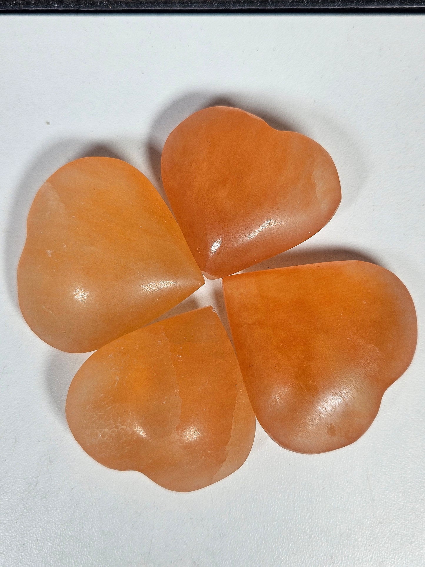 Oranger Selenit-Herz (4 cm - 4,5 cm)