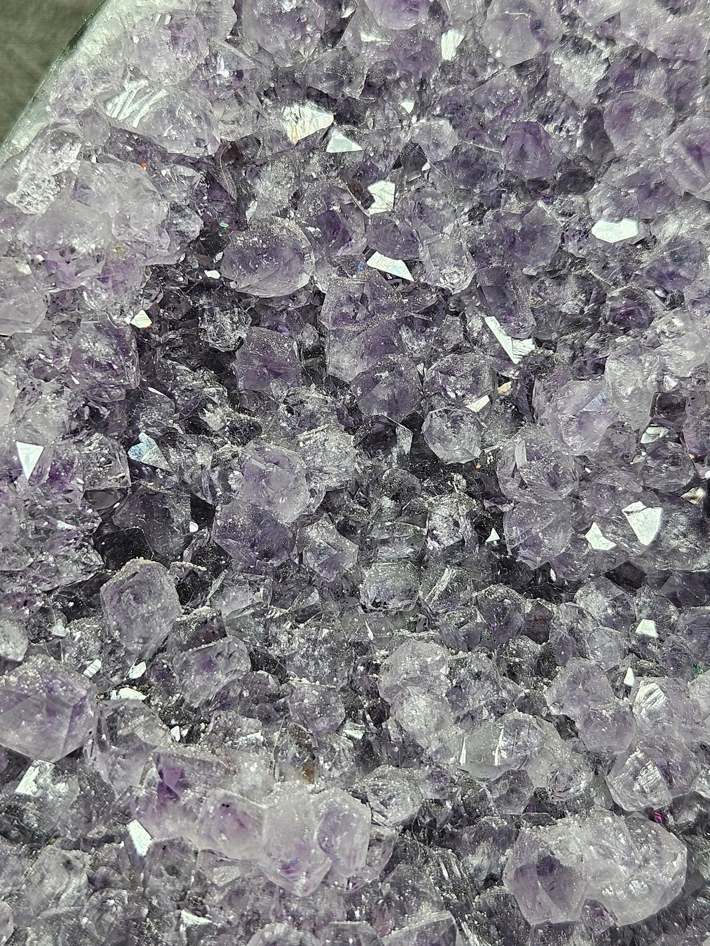 Amethist op standvlak 1242 gram