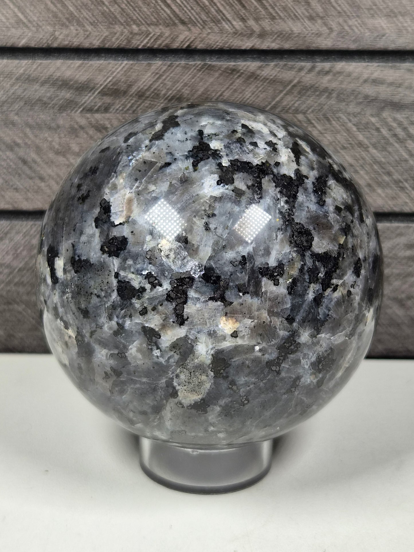 Larvikiet bol 688 gram