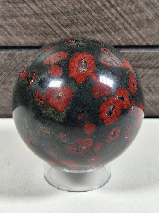 Pflaumenblüten-Jaspis Kugel 288 Gramm