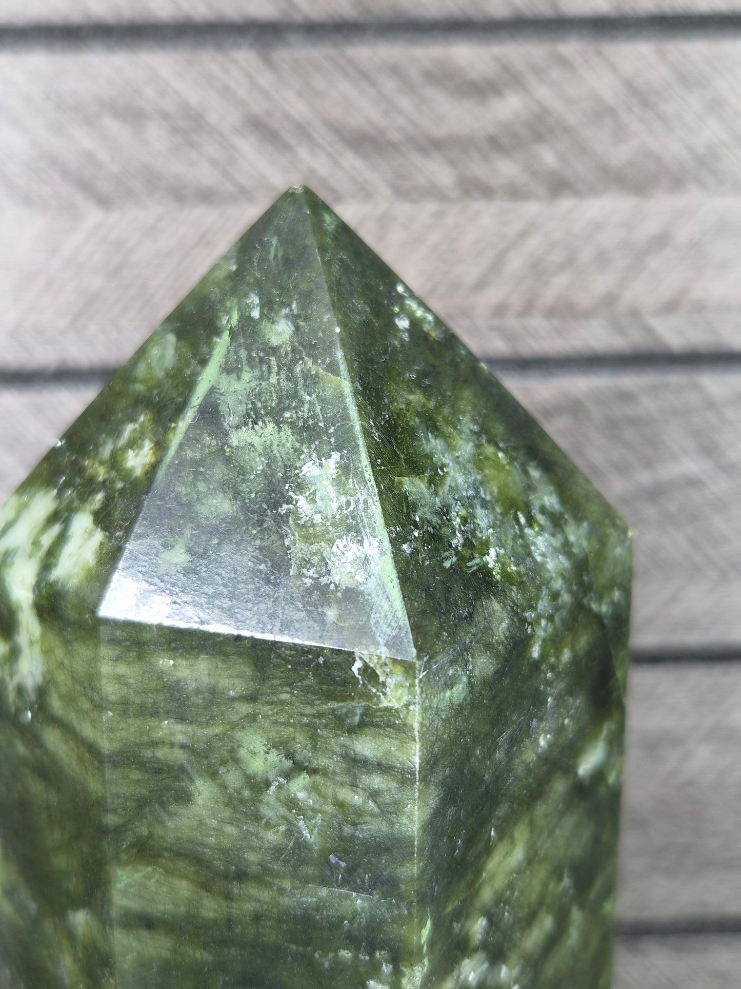 Groene Jade toren 1354 gram