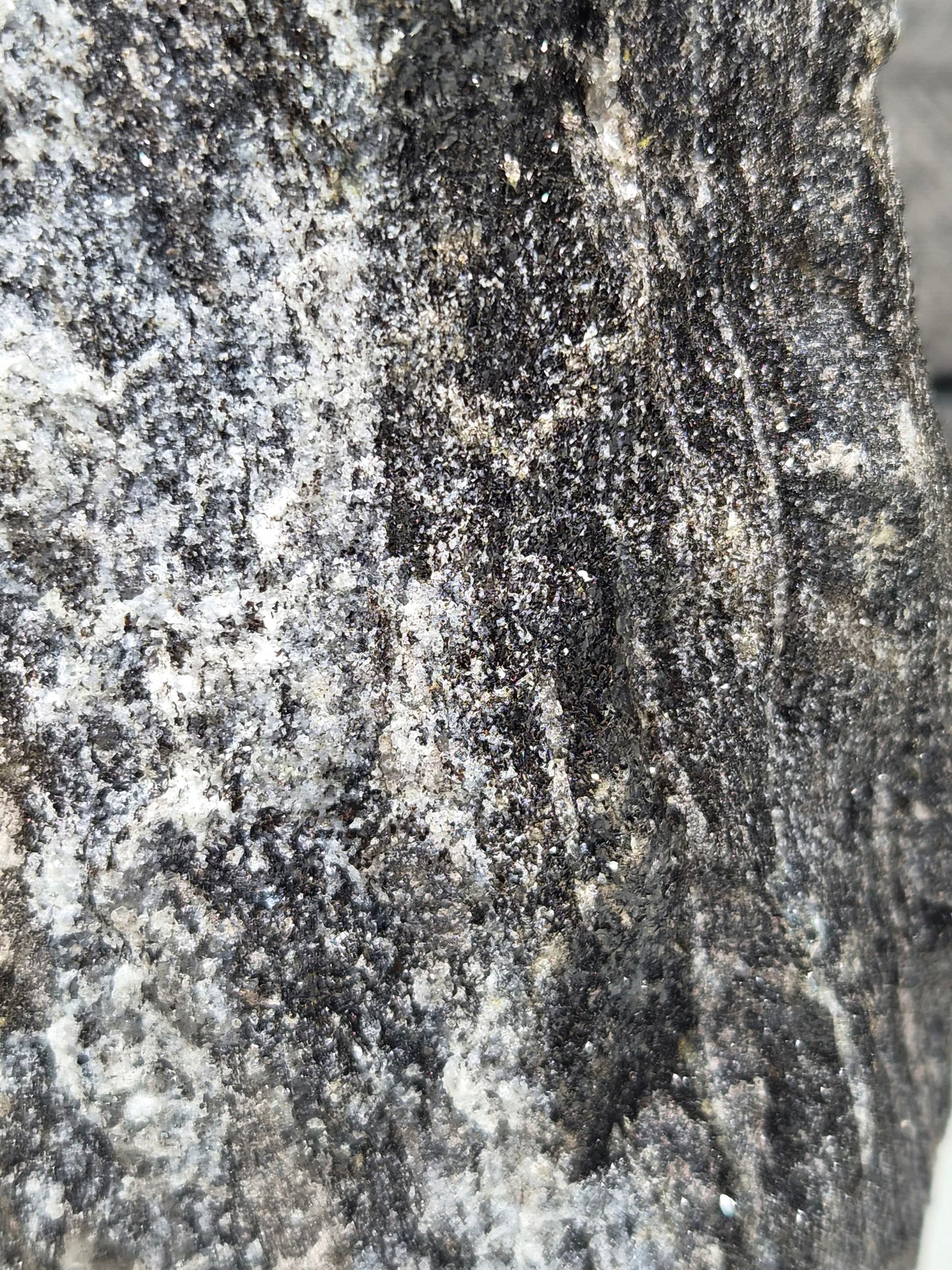 Zwarte Mica Ruw op Standvlak 1068 gram