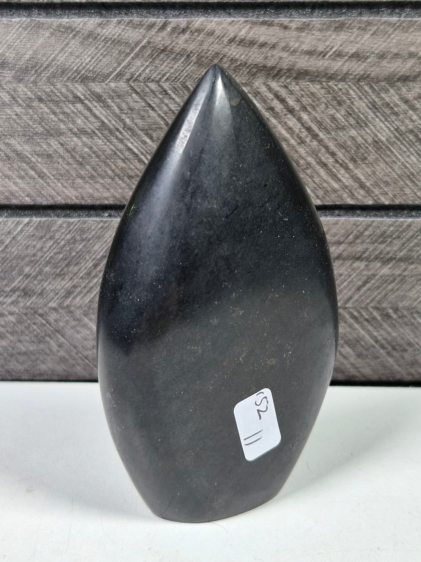 Zwarte toermalijn sculptuur 152 gram